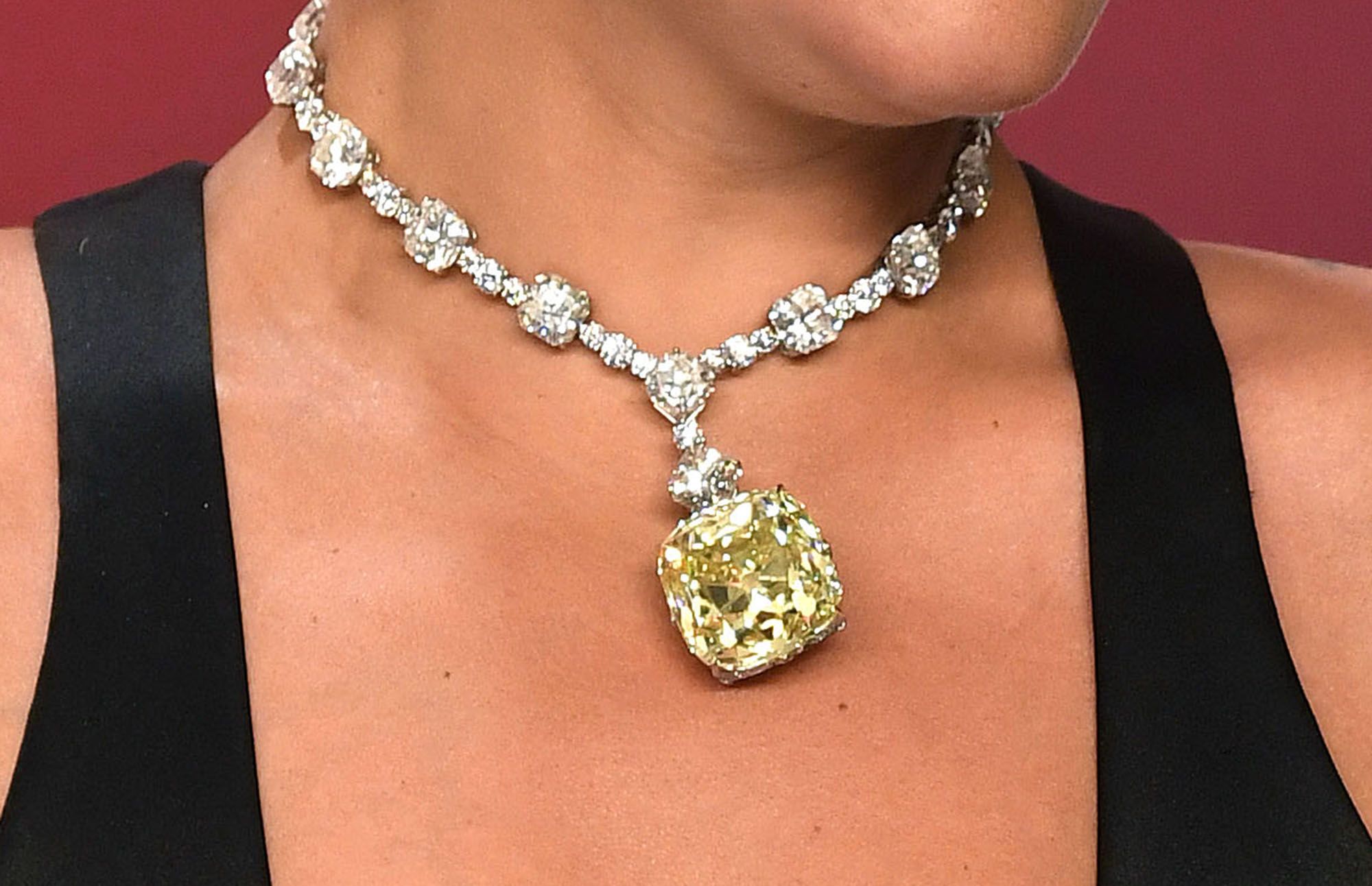 In Pics: Nita And Mukesh Ambani Gifted Shloka Mehta World's Most Expensive  Diamond Necklace Worth Rs