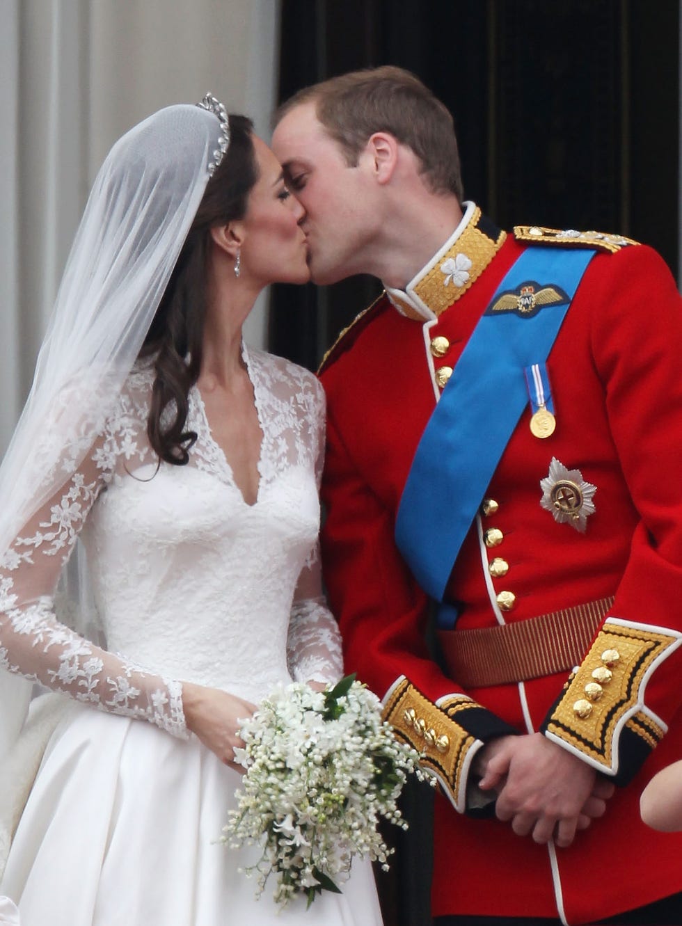 london, england april 29: their royal highnesses prince william, duke of cambridge and catherine, duchess of cambridge kiss on the balcony at buckingham palace on april 29, 2011 in london, england. the marriage of the second in line to the british throne was led by the archbishop of canterbury and was attended by 1900 guests, including foreign royal family members and heads of state. thousands of well wishers from around the world have also flocked to london to witness the spectacle and pageantry of the royal wedding. (photo by peter macdiarmid/getty images)