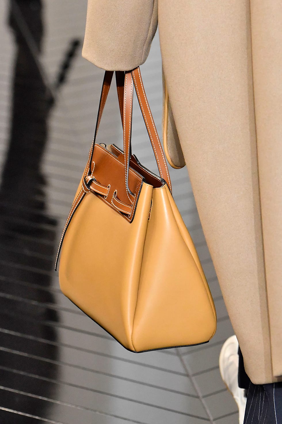 Bag, Handbag, Yellow, Beige, Fashion, Fashion accessory, Leather, Hobo bag, Shoulder, Satchel, 