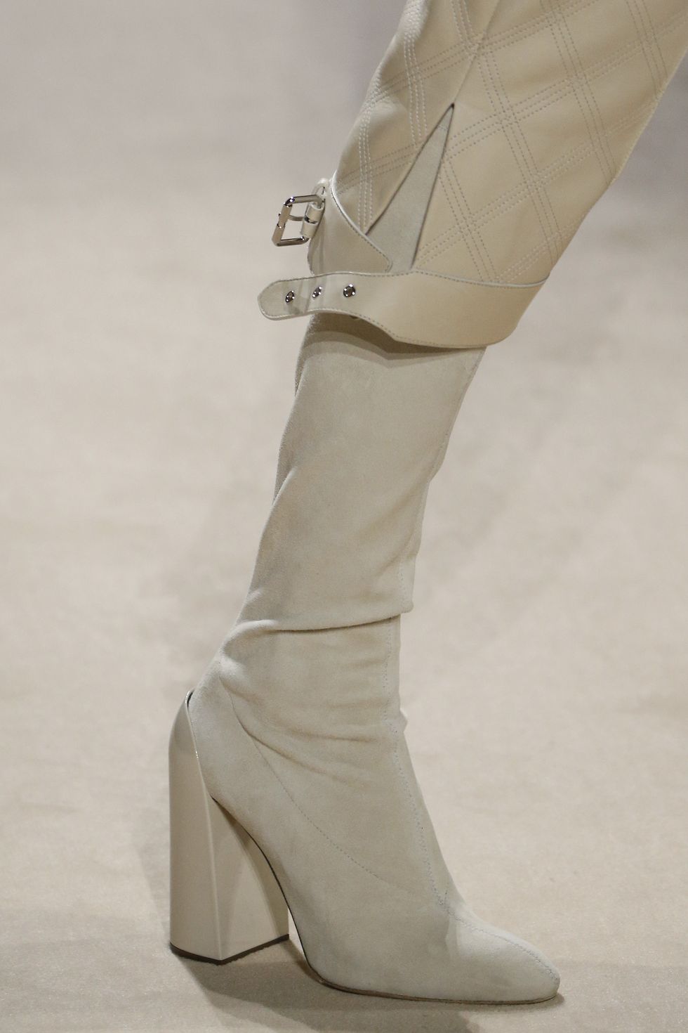 【巴黎時裝週】新一季 Hermès 有迷你包、有星空裝、有麂皮靴... 但巴黎女人最愛的還是它