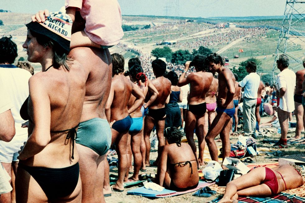 spectators of the first hungarian formula one grand prix sunbathe while watching the last time trials for the upcoming grand prix on hungaroring on august 10, 1986 photo by daniel janin  afp        photo credit should read daniel janinafp via getty images