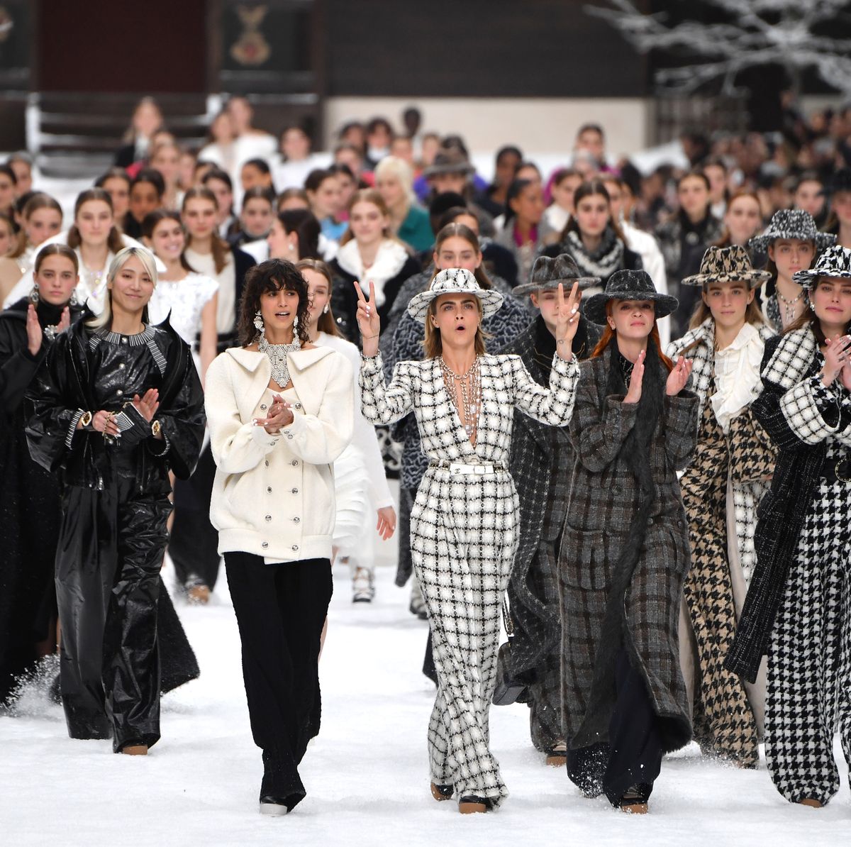 Everyone Cried at Karl Lagerfeld's Final Show for Fendi, Which Paid Tribute  to the Late Designer