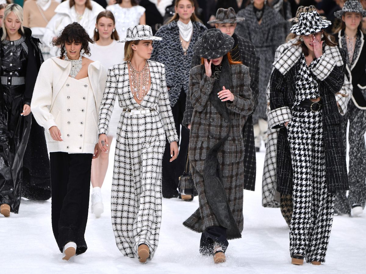wanhoop Uiterlijk Verstelbaar Karl Lagerfeld's Final Chanel Show Saw Models Cry During The Finale