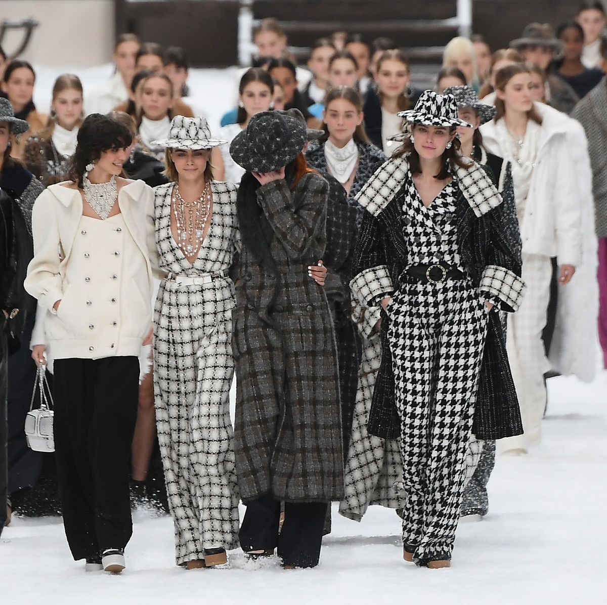 Chanel fashion show: Models and attendees left in tears after Karl  Lagerfeld's final show