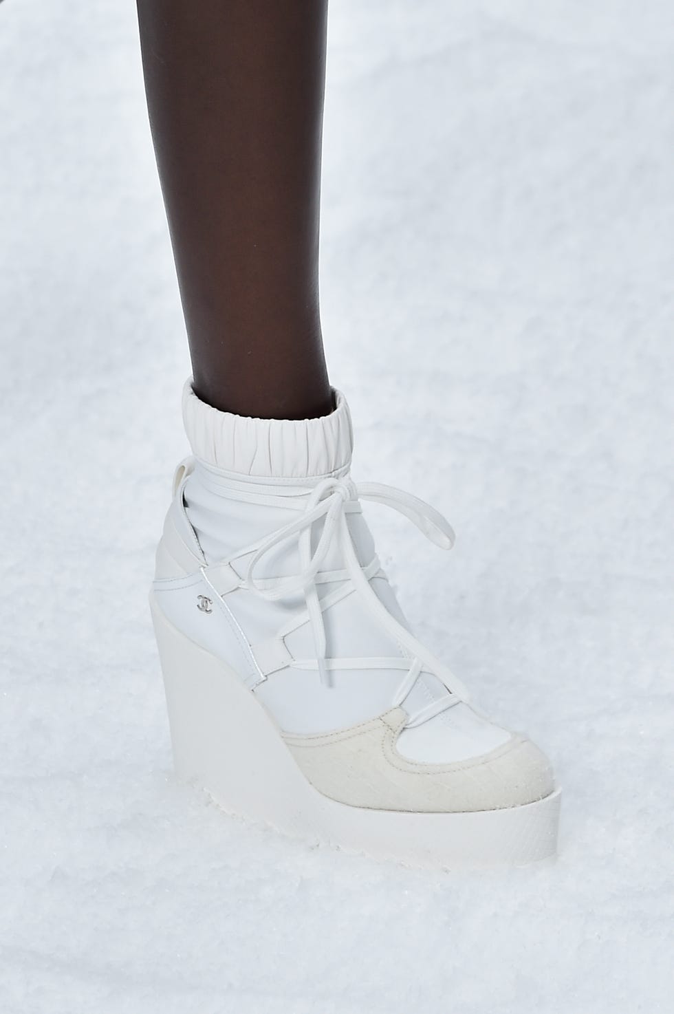 Footwear, White, Shoe, Fashion, Leg, Ankle, Joint, Human leg, Beige, Haute couture, 