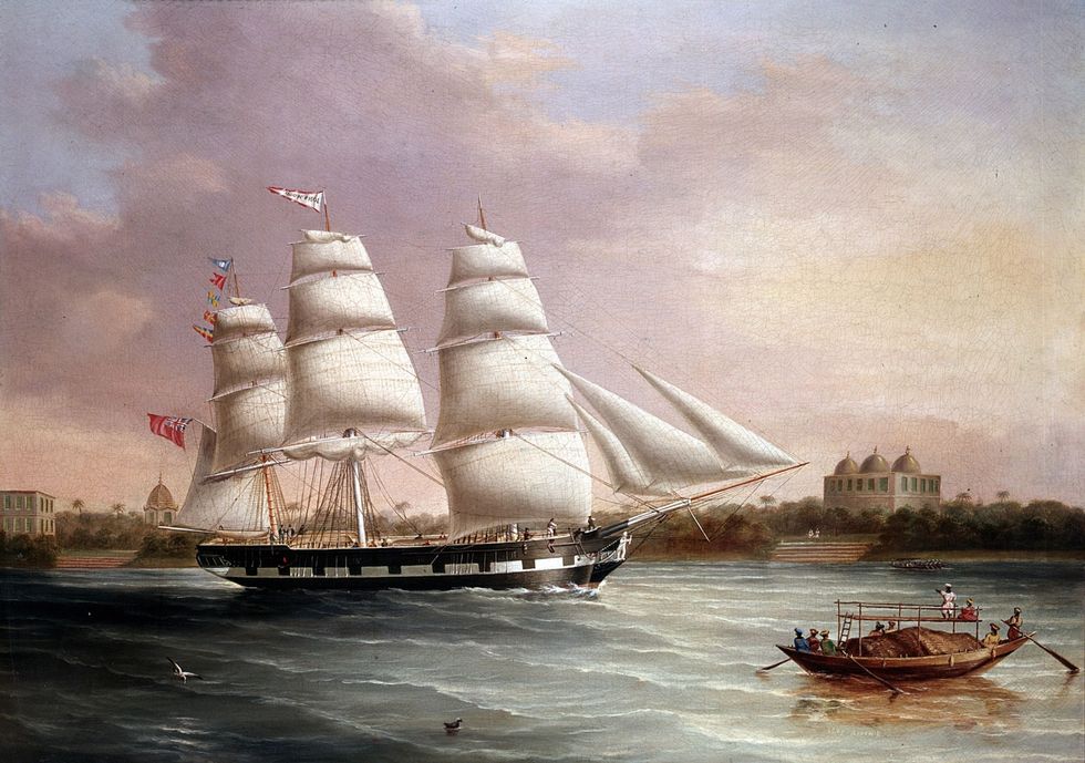 Een Engels koopvaardijschip nadert Bombay rond 1754 In die tijd werd India bestuurd door de Britse OostIndische Compagnie een particuliere onderneming die handelde in de rijkdommen van het land zoals specerijen en zijde Olieverf op doek geschilderd door de Britse schilder JC Heard