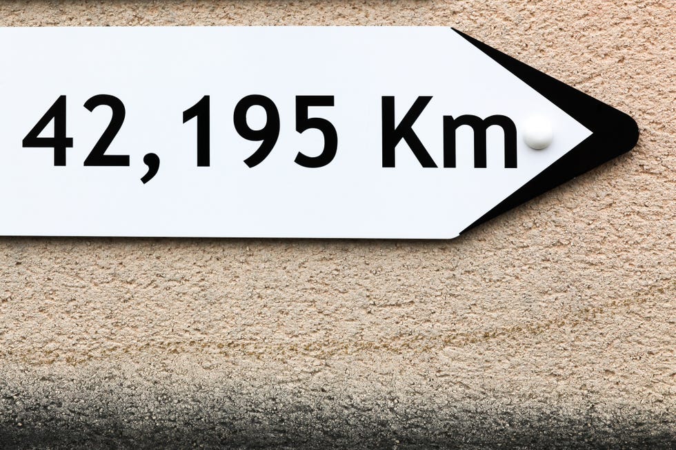 marathon distance signboard on a wall