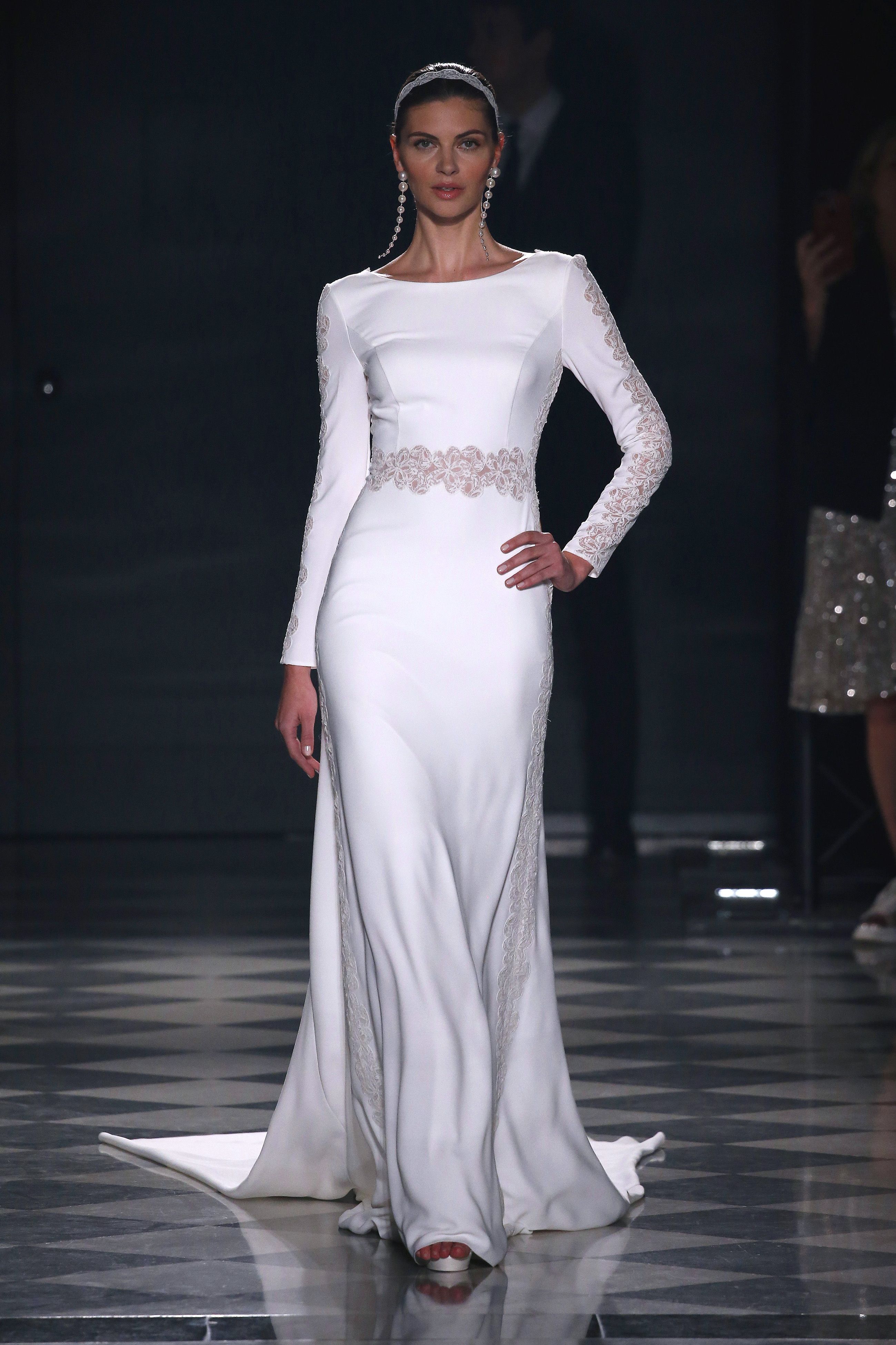 Los vestidos novia de Clará en su colección 2020 desfilan en la Barcelona Bridal