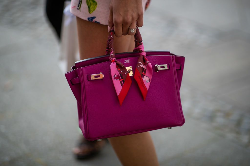 Bag, Handbag, Pink, Magenta, Red, Street fashion, Fashion, Shoulder, Fashion accessory, Purple, 