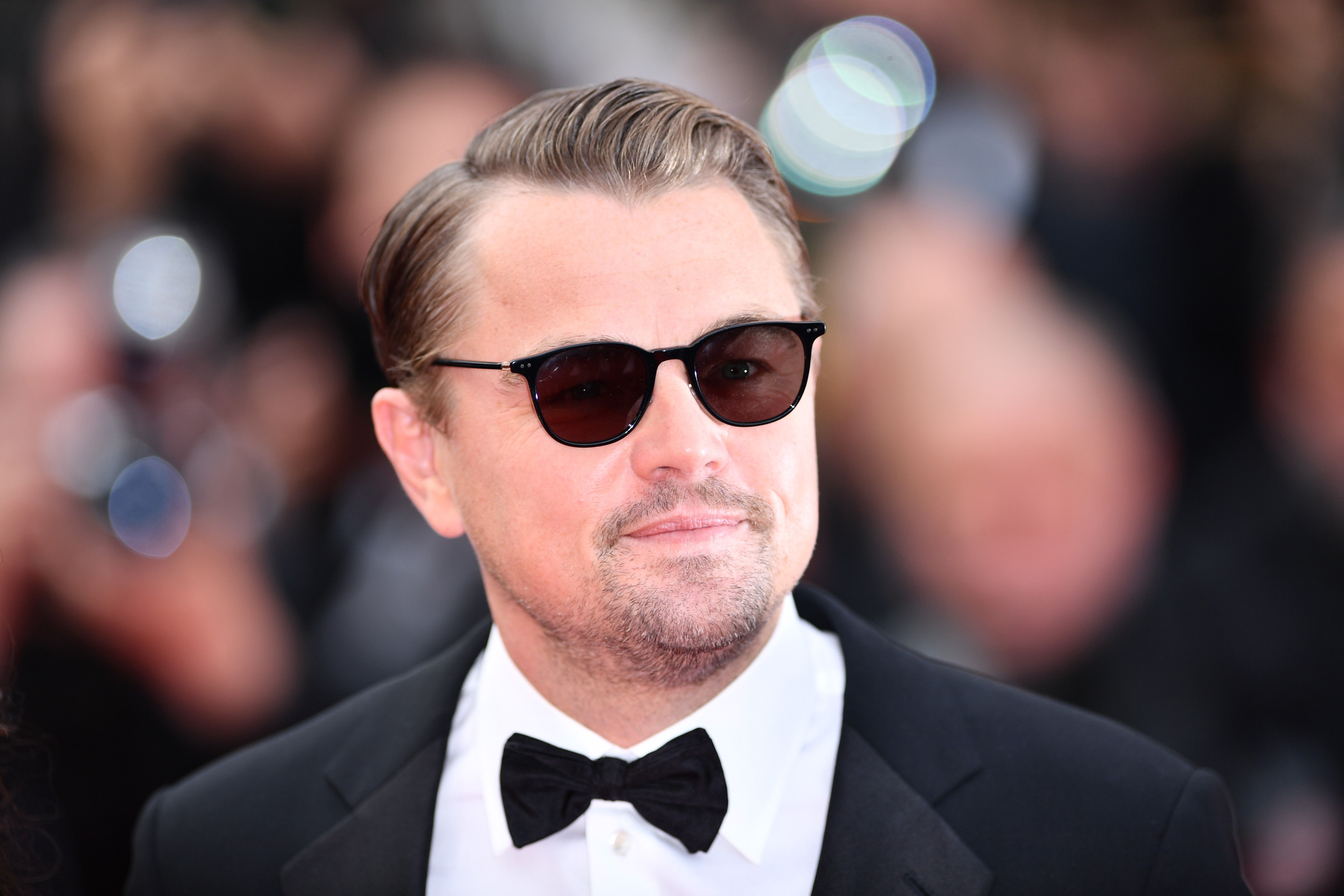 Lotsbestemming andere hypothese Leonardo DiCaprio's Cannes Red Carpet Sunglasses - What Did Leo Wear on the  Cannes Red Carpet?