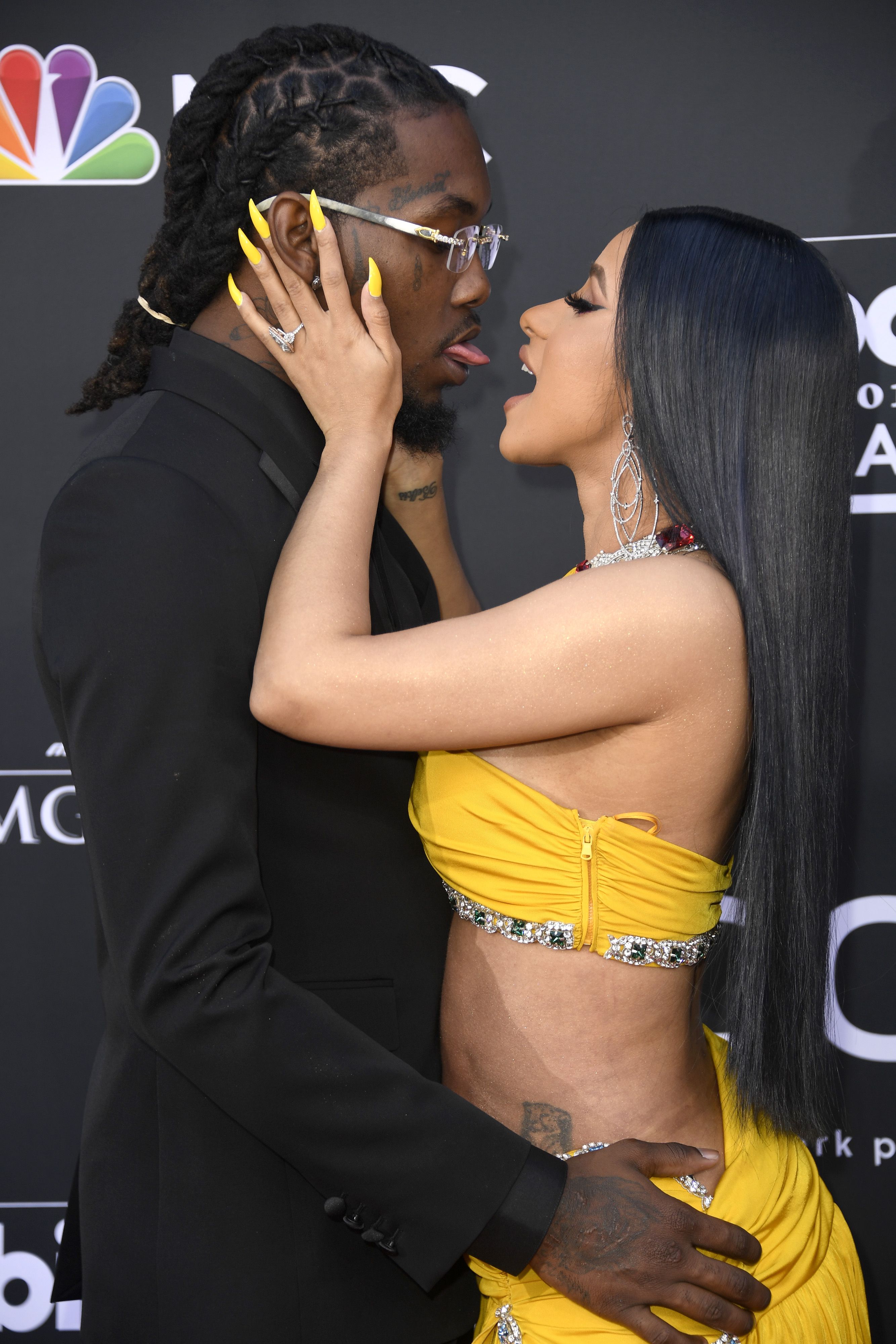 Cardi B and Offset Lick Tongues BBMAs - Cardi B and Offset Billboard Music  Awards PDA