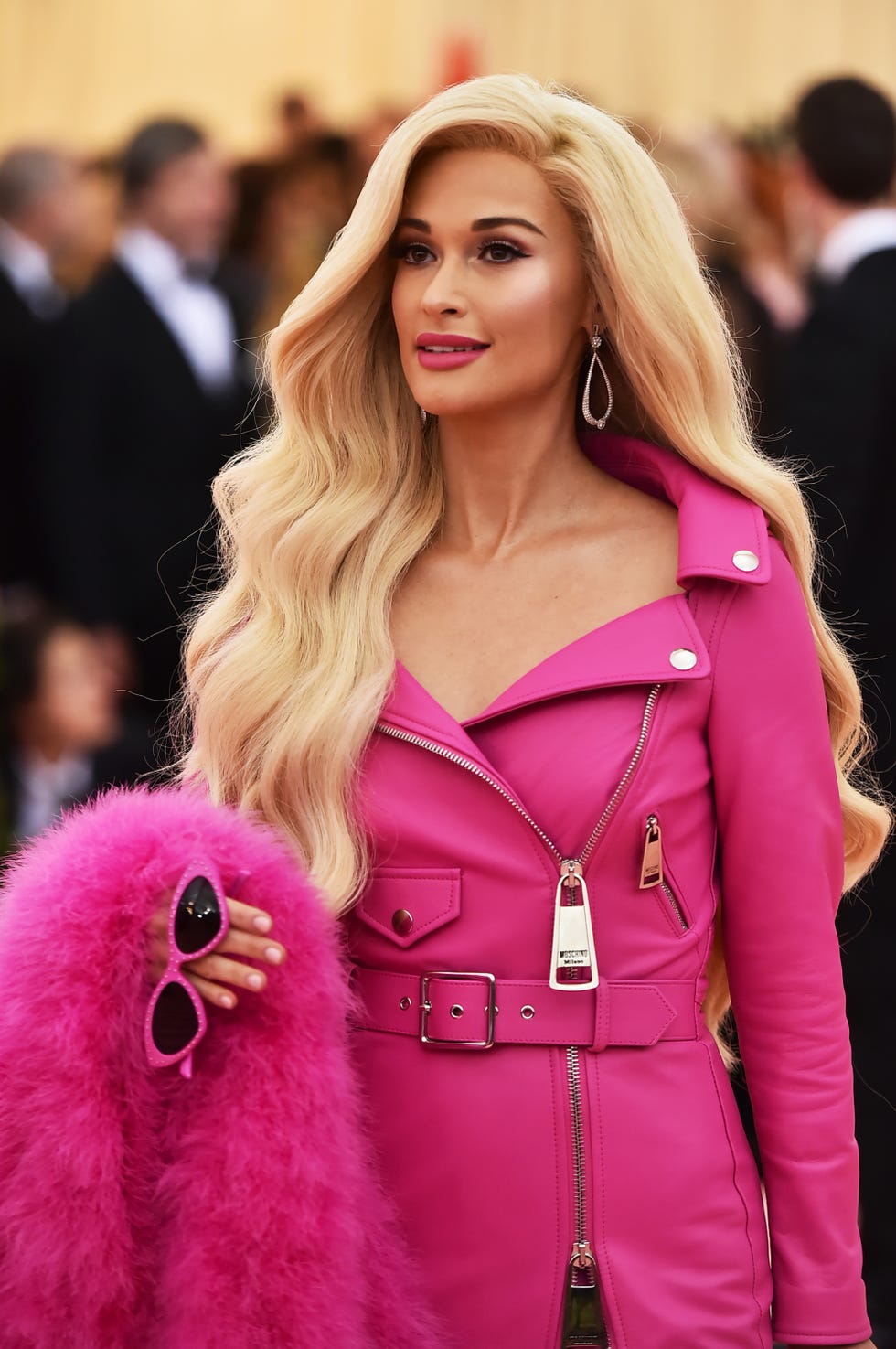 Kacey Musgraves' Barbie Met Gala Look Is EVERYTHING — Kacey Wears Moschino  to Met Gala