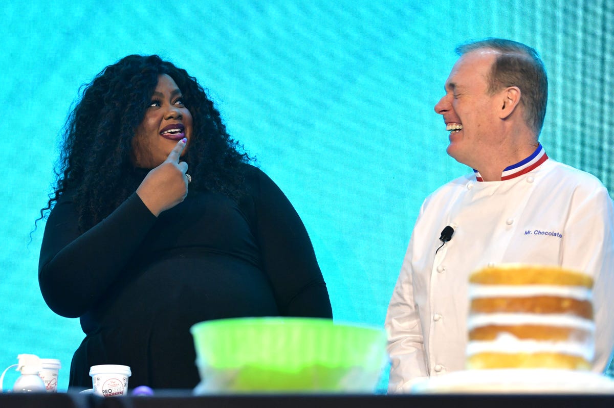 preview for Watch "Nailed It" Star Nicole Byer Hilariously Struggle To Bake Chocolate Chip Cookies