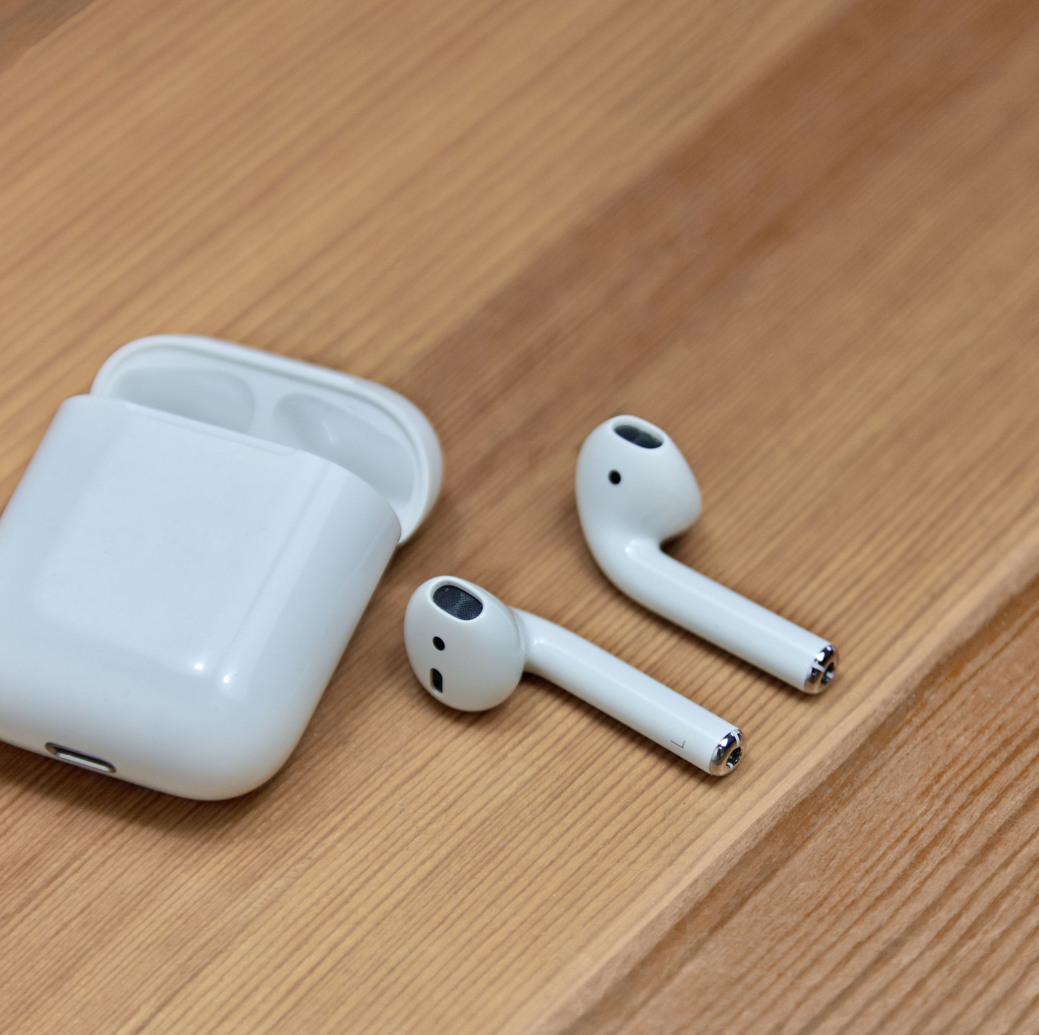 These Apple Airpod lookalikes are 78% reduced