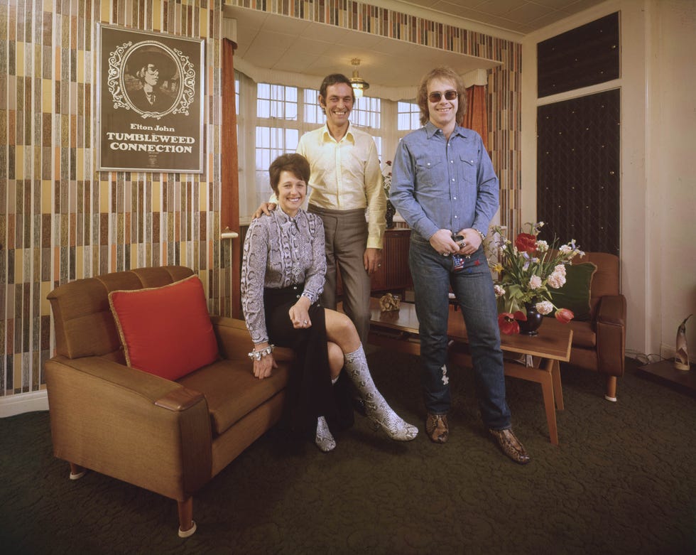 elton john con su madre y padrastro en su casa de londres