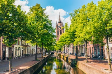 de scheve oude kerk in het centrum van delft