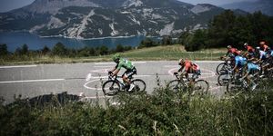 slovakias peter sagan l, wearing the best sprinters green jersey and the pack pass by the lac of serre poncon serre poncon lake during the eighteenth stage of the 106th edition of the tour de france cycling race between embrun and valloire, in valloire, on july 25, 2019 photo by anne christine poujoulat  afp        photo credit should read anne christine poujoulatafp via getty images