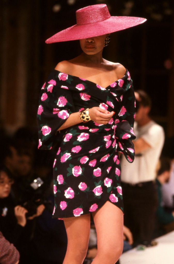 défilé givenchy, haute couture, collection printempsété 1988 à paris, le 28 janvier 1988, france photo by daniel simongamma rapho via getty images