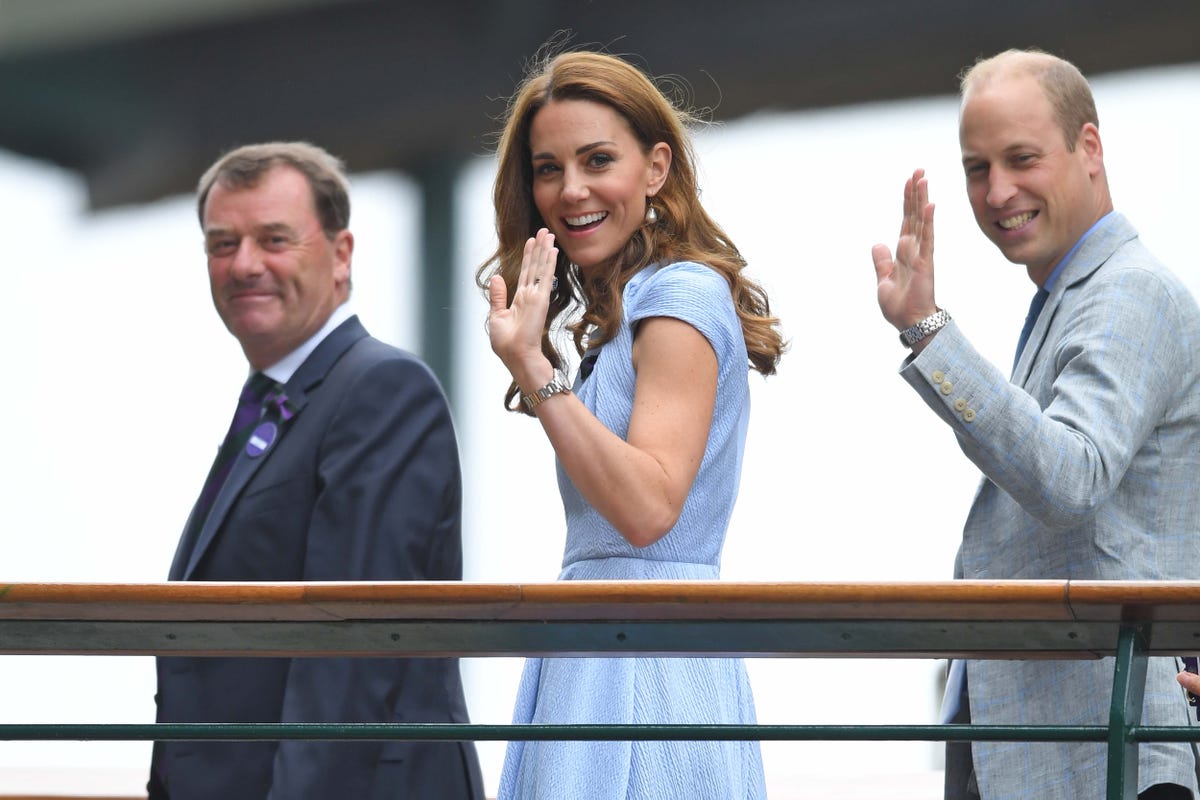 Kate Middleton apuesta por un vestido azul bebé para Wimbledon