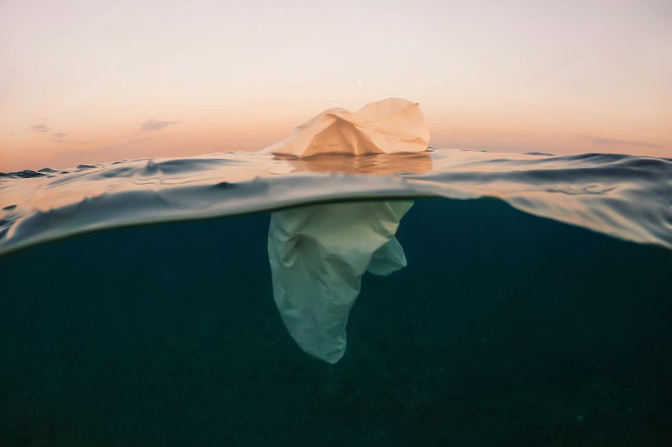 uso de plásticos y contaminación de los mares