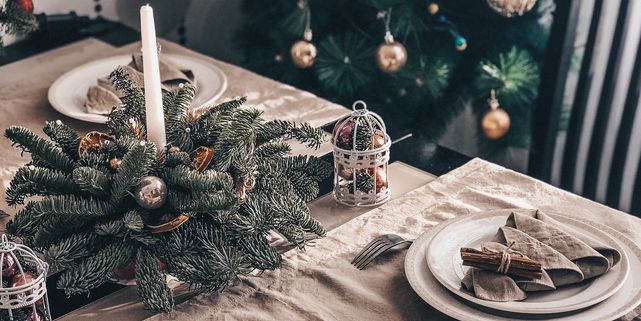 Come apparecchiare la tavola di Natale con le migliori decorazioni (e intenzioni)