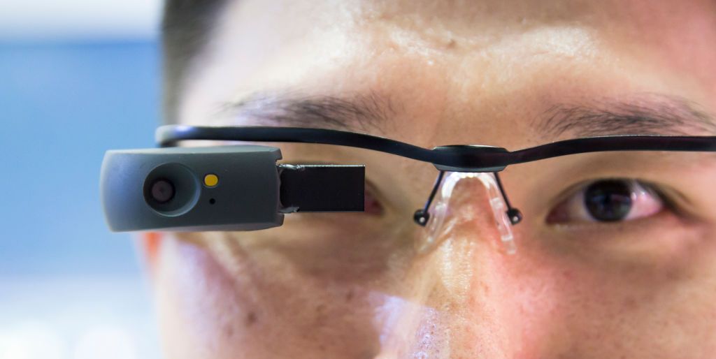 Apple Glass, le lenti saranno smart e regoleranno la luminosità del mondo  reale 