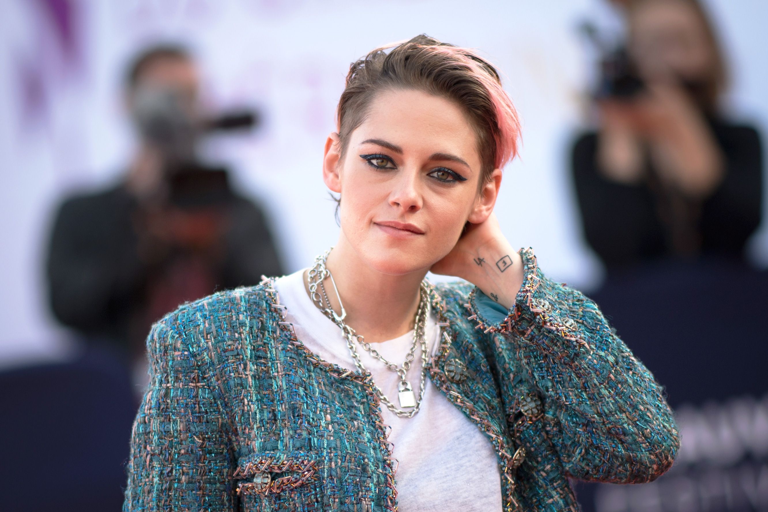 Kristen Stewart Dressed Up Her Shorts with Chanel on the Red Carpet