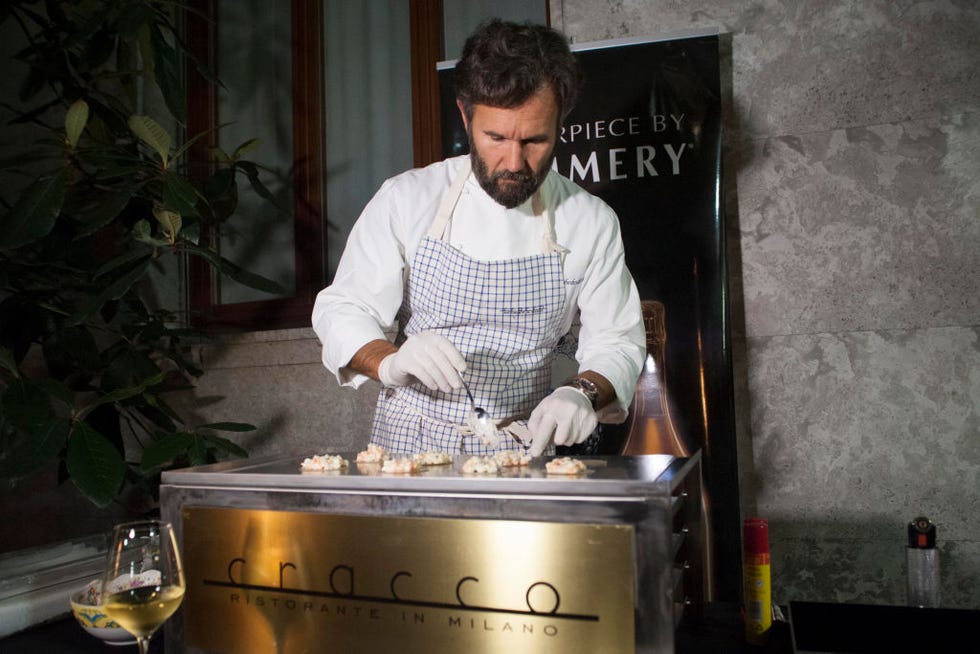 Carlo Cracco: i segreti dello chef per l'uovo al tegamino perfetto -  CucinaInMente