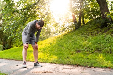 hombre fatiga corriendo