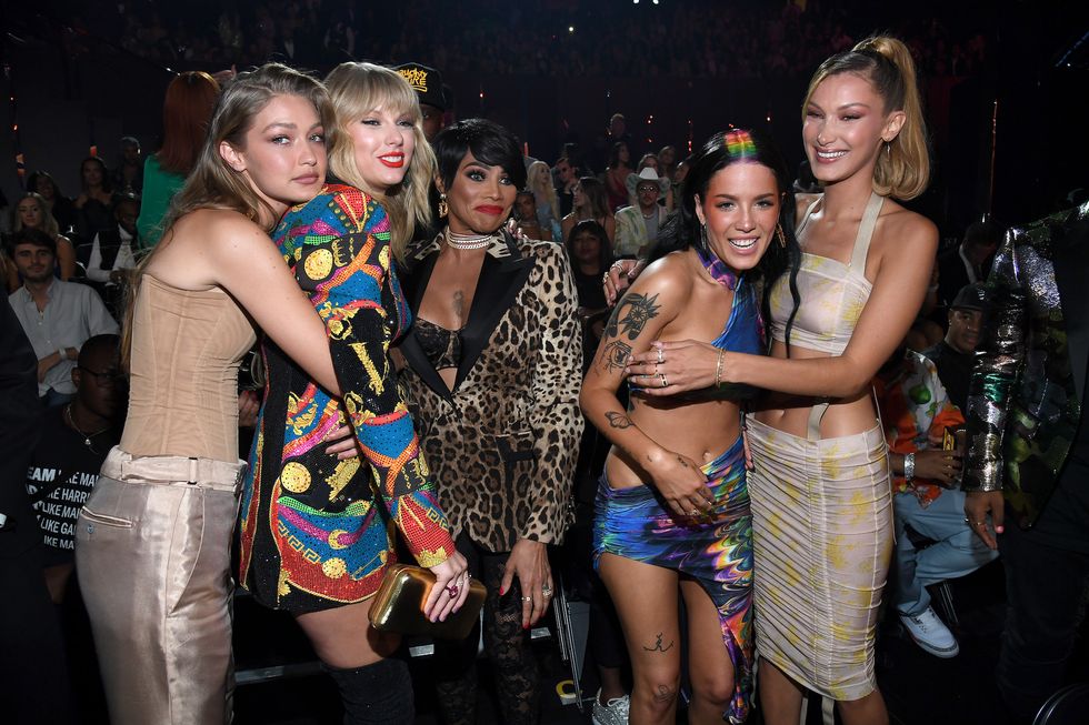 newark, new jersey august 26 l r gigi hadid, taylor swift, sandra "pepa" denton, halsey and bella hadid attend the 2019 mtv video music awards at prudential center on august 26, 2019 in newark, new jersey photo by kevin mazurwireimage