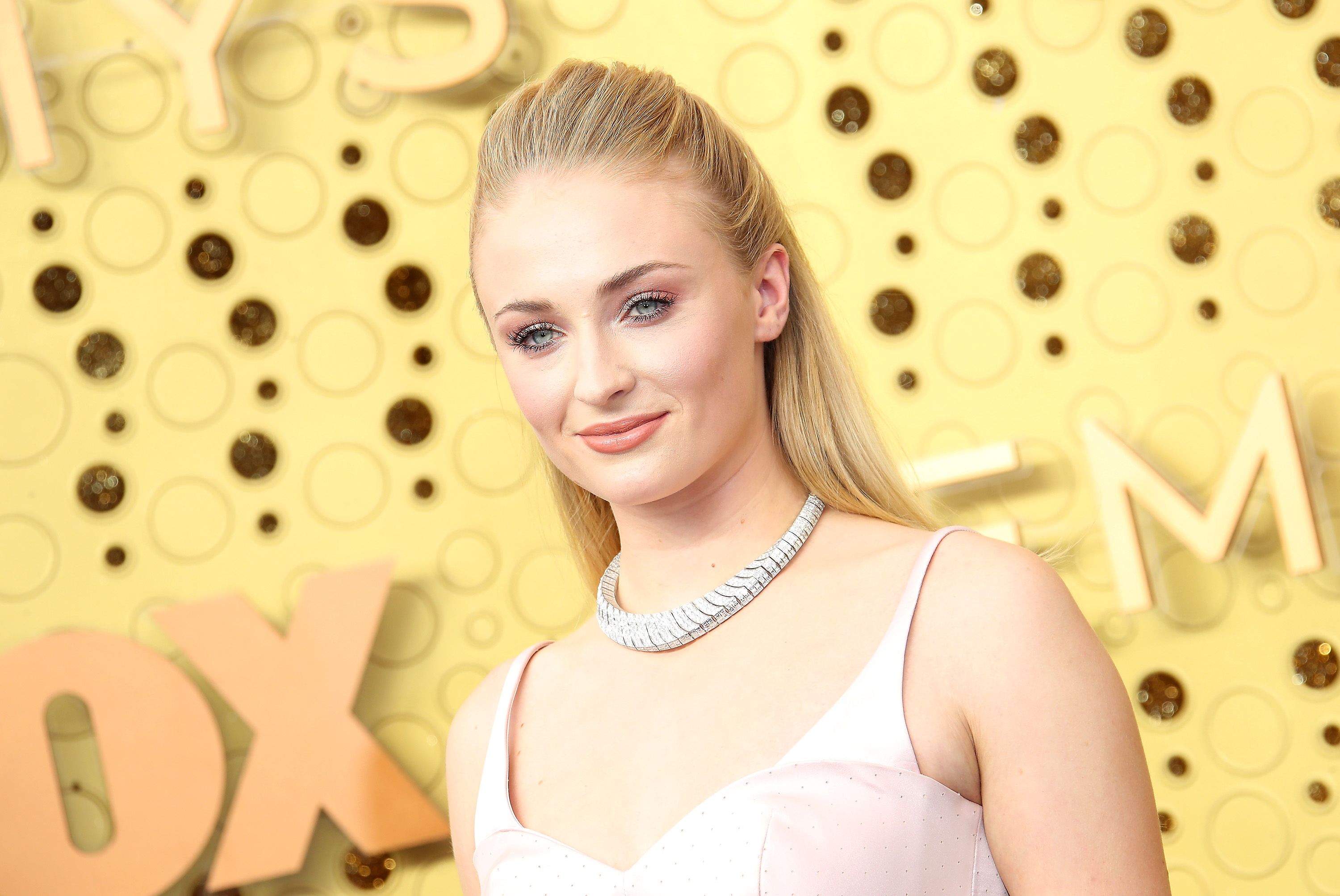 Sophie Turner Goes On Hilarious Rant About Influencers And Weight