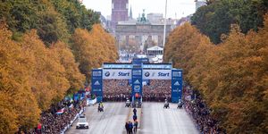 29 september 2019, berlin the runners of the first wave are waiting on the straße des 17 juni for the start of the bmw berlin marathon photo soeren stachedpa zentralbilddpa photo by soeren stachepicture alliance via getty images