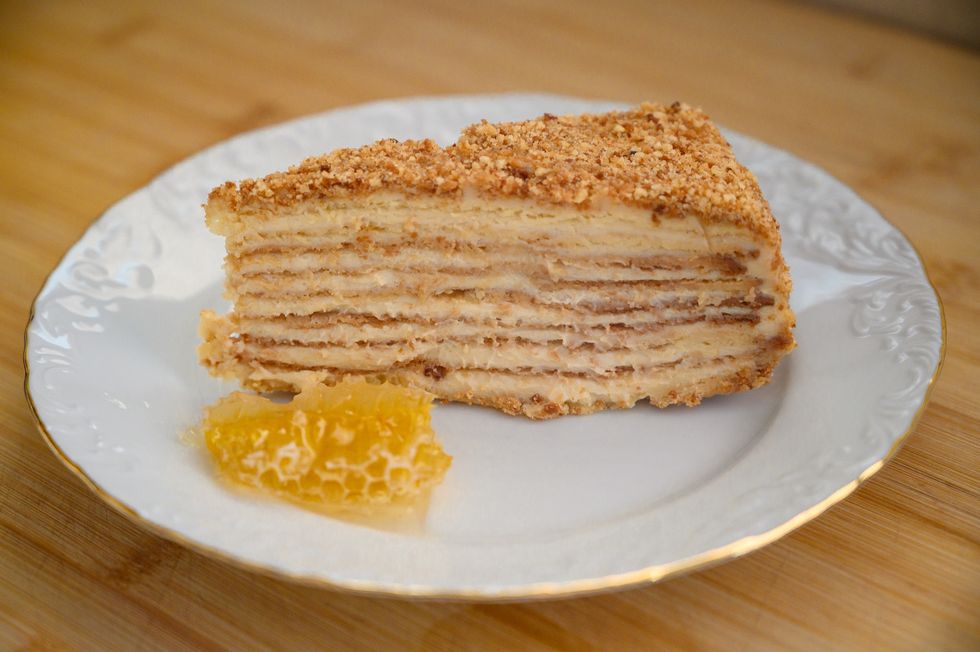 slavic layer cake, popular in countries of the former ussr the main ingredients are honey and sour cream its made of layers of sponge cake with a cream filling and is covered with  crumbs made from leftover cake