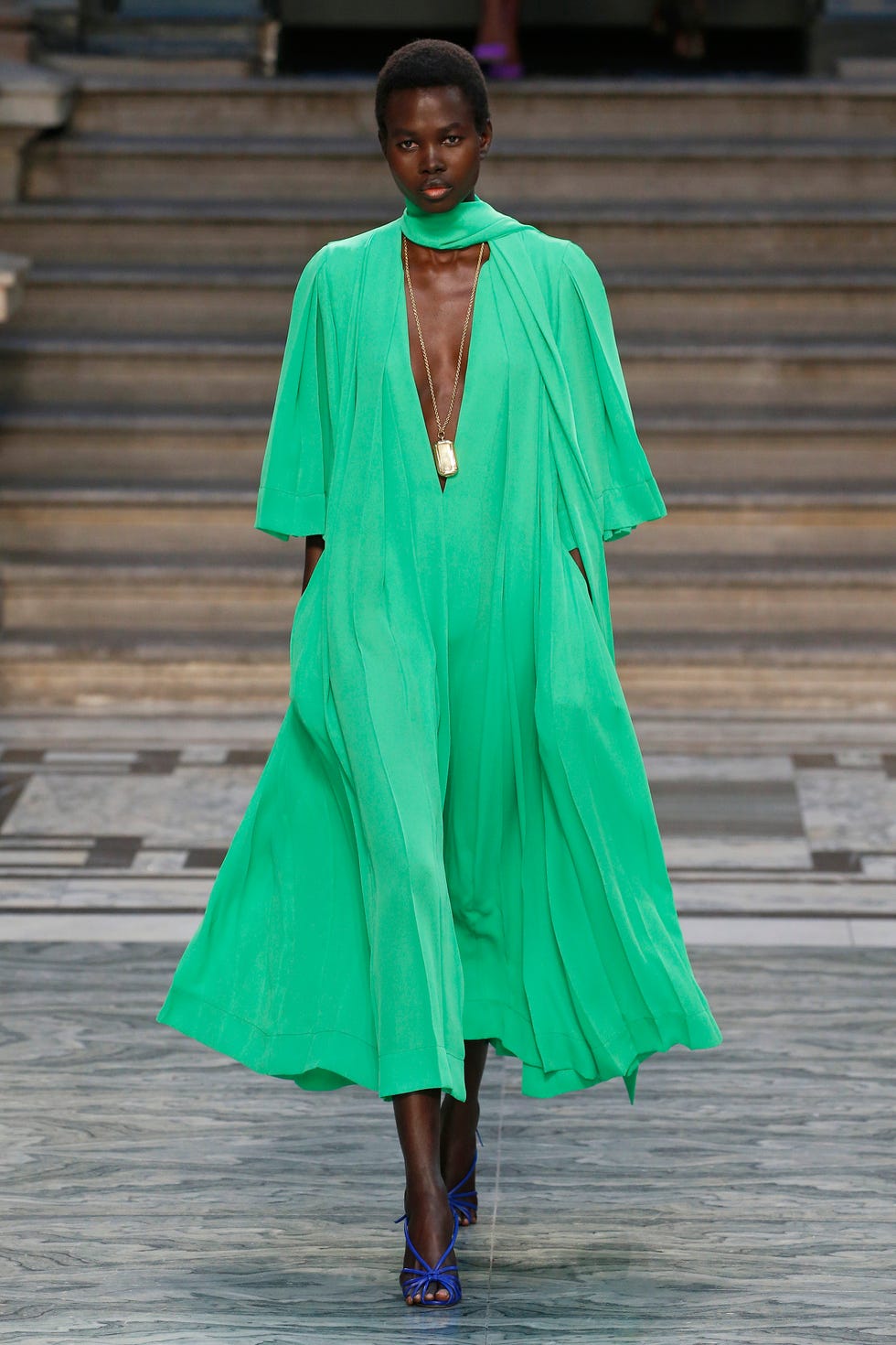 Fashion, Clothing, Green, Fashion show, Fashion model, Runway, Fashion design, Outerwear, Haute couture, Dress, 