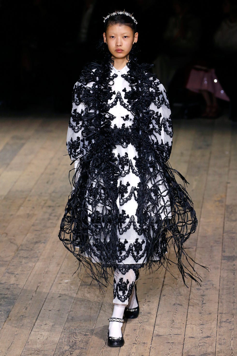 Fashion, Runway, Fashion model, Fashion show, Clothing, Outerwear, Street fashion, Haute couture, Fashion design, Fur, 