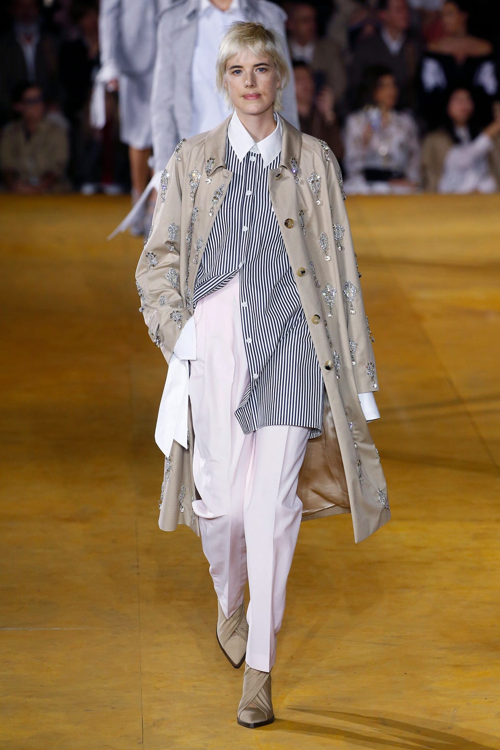Fashion, Runway, Fashion model, Fashion show, Haute couture, Fashion design, Event, 