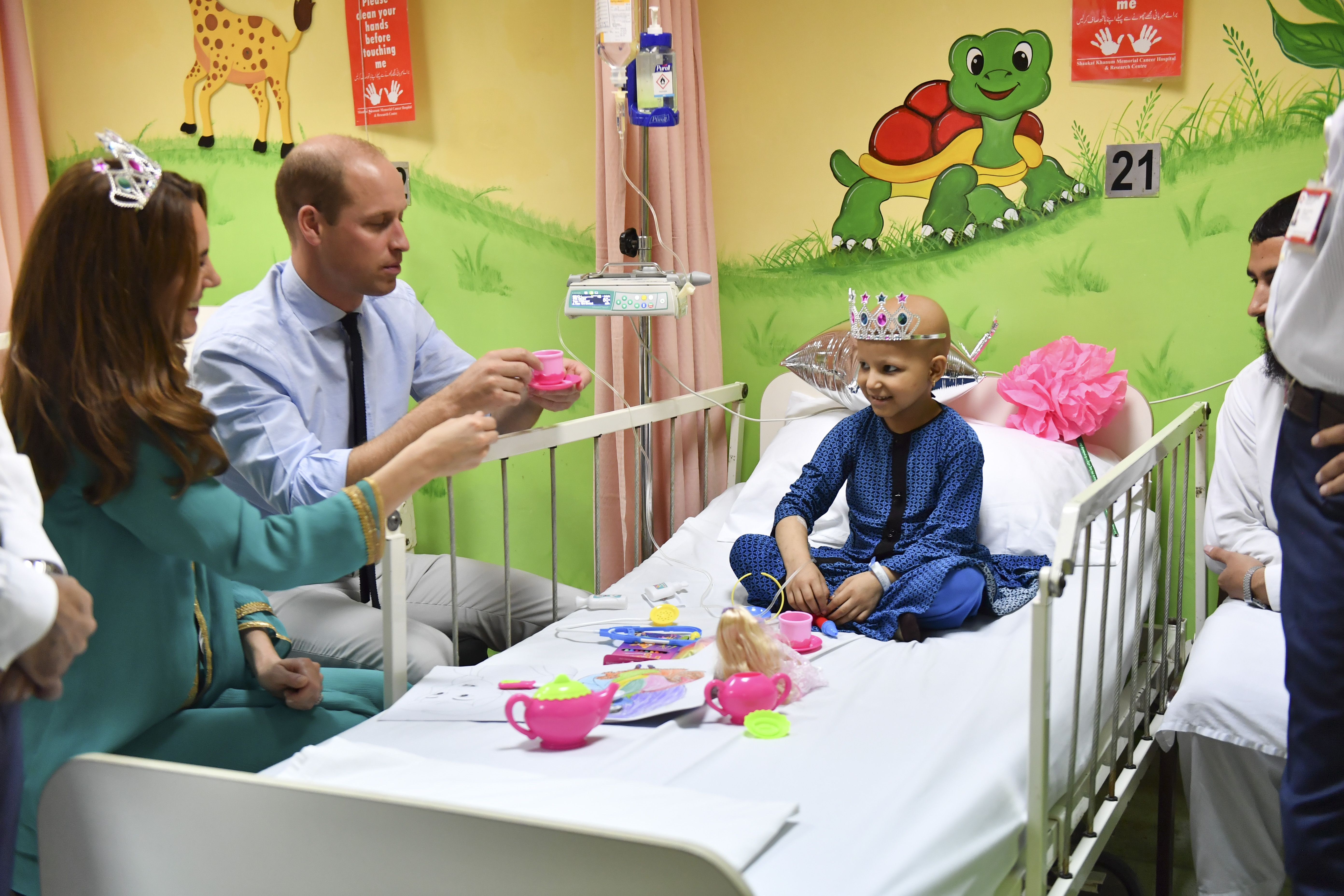 Kate Middleton, Prince William Meet Child Cancer Patients On Tour