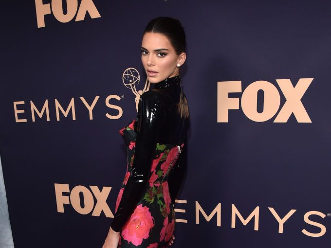 1,231 Kendall Jenner Versace Photos & High Res Pictures - Getty Images