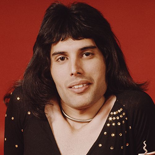 Do u think that Freddie looks better with long hair or do you Freddie  looked better with short hair  rqueen