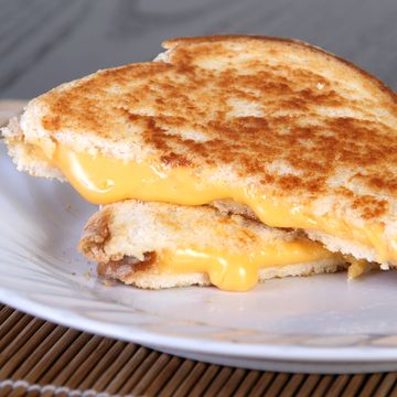 grilled cheese cheddar sandwich