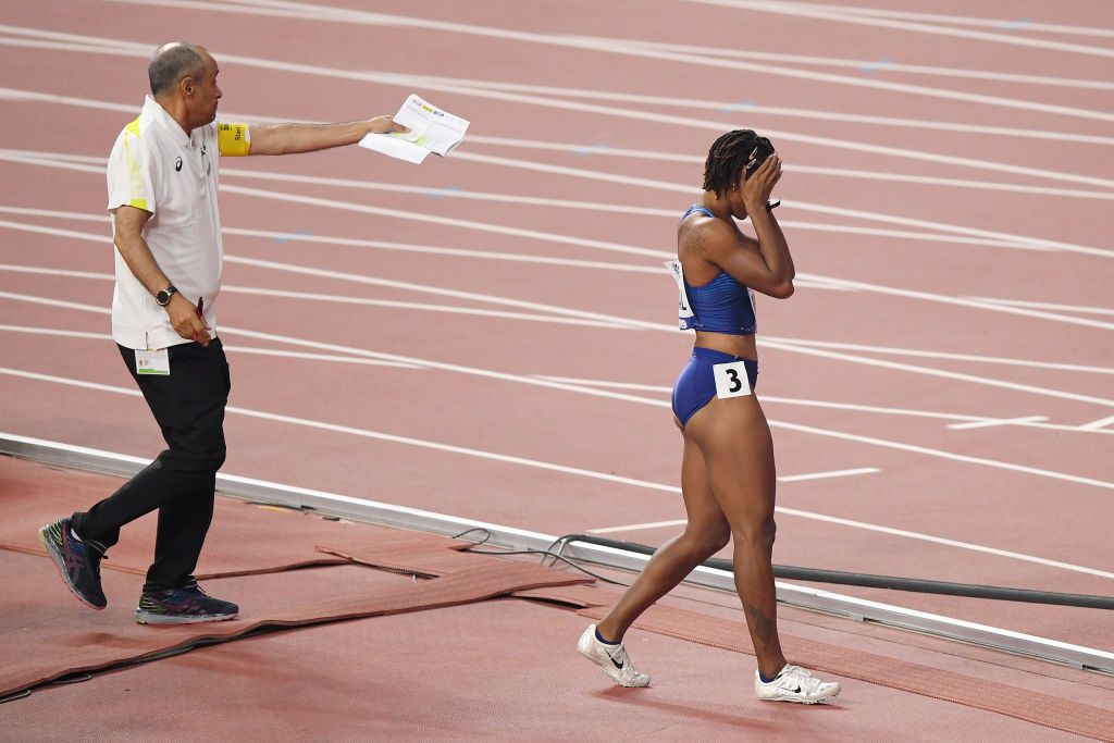 アスリート　レズ 女子バスケットボール日本代表の町田瑠唯（左）と女子サッカー ...