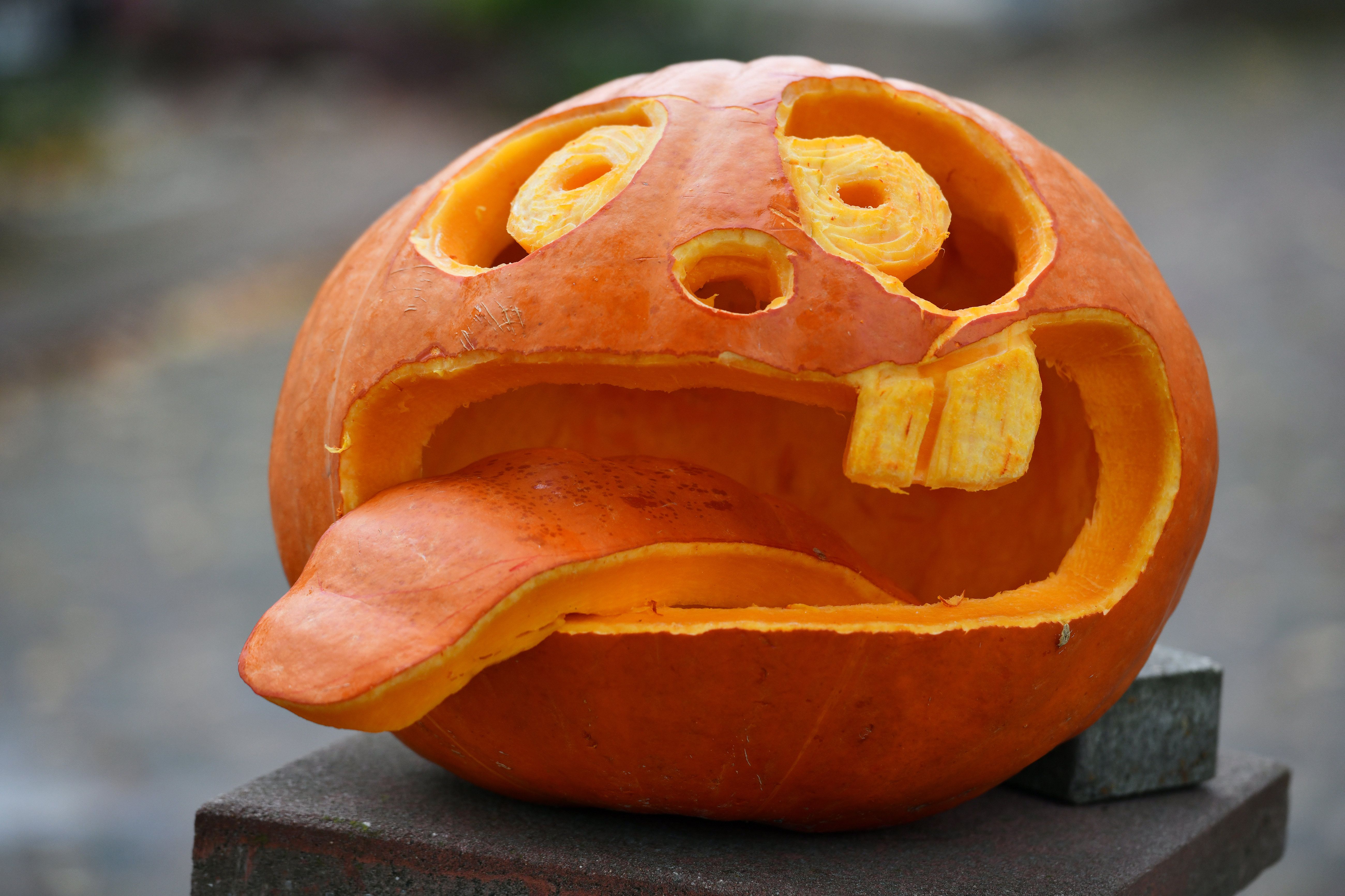 Easy Step-by-Step Guide: How to Turn Your Pumpkin into Mike Wazowski ...