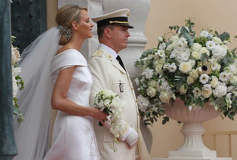 Wedding dress, Bride, Flower Arranging, White, Gown, Photograph, Bridal clothing, Marriage, Bouquet, Ceremony, 