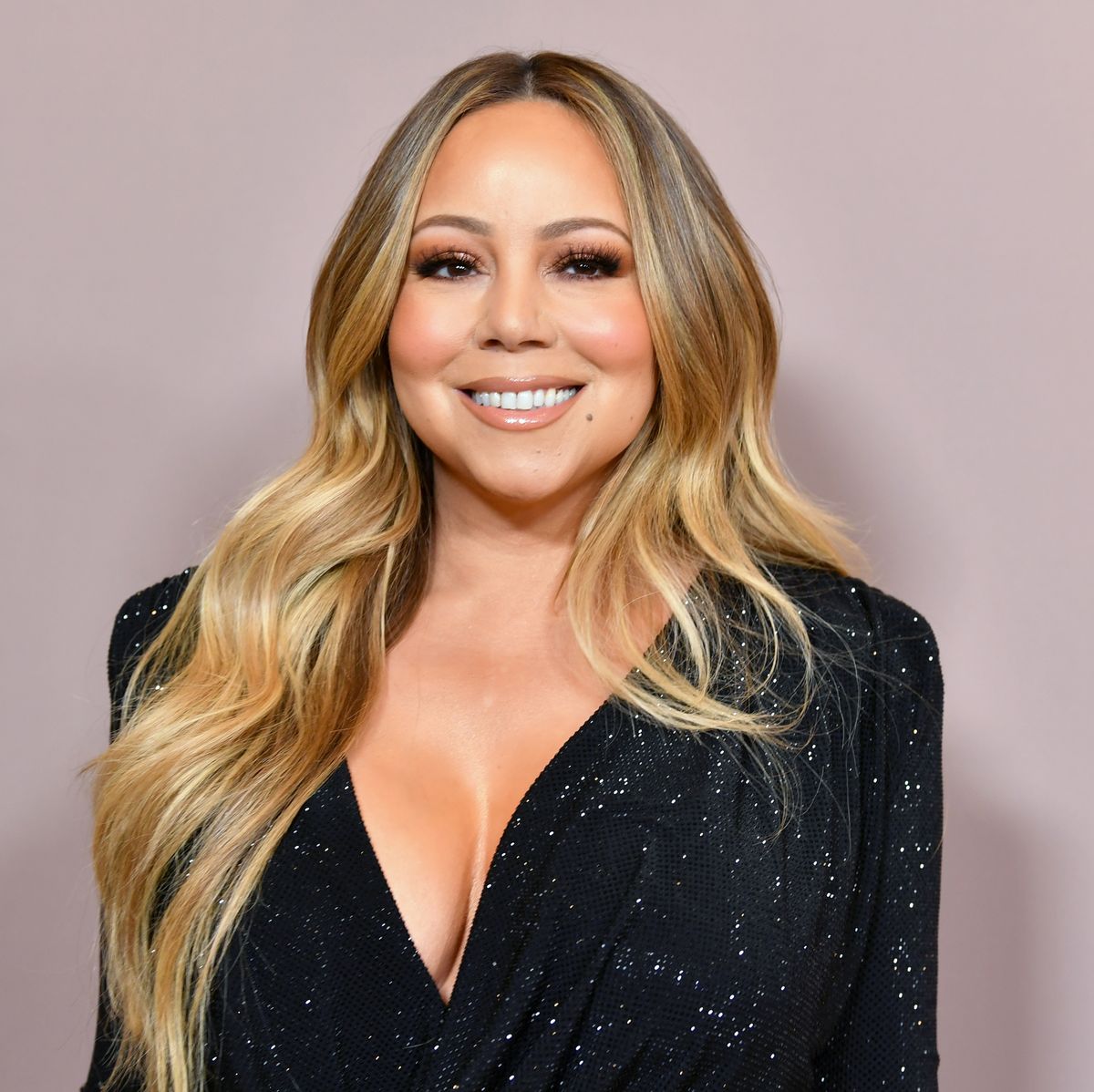 https://hips.hearstapps.com/hmg-prod/images/gettyimages-1180475233-mariahcarey-1574092499.jpg?crop=0.649xw:0.963xh;0.164xw,0.0366xh&resize=1200:*