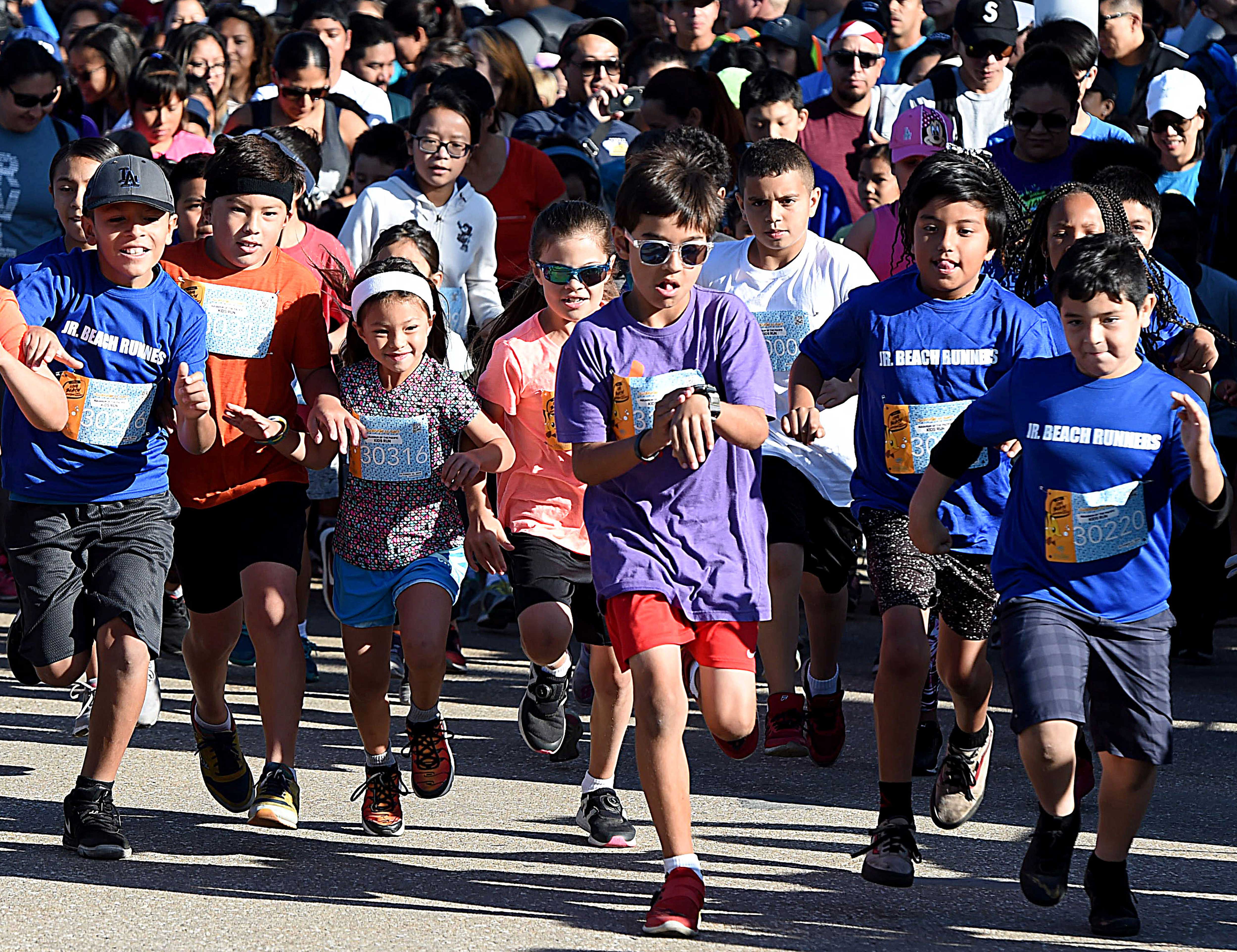 People, Crowd, Pedestrian, Recreation, Running, Event, Team, Audience, Street, Student, 