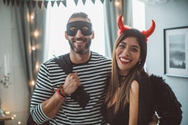 pareja en fiesta de halloween
