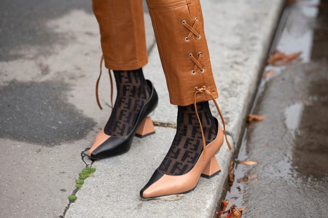 Street Style : Paris Fashion Week - Womenswear Spring Summer 2020 : Day Three