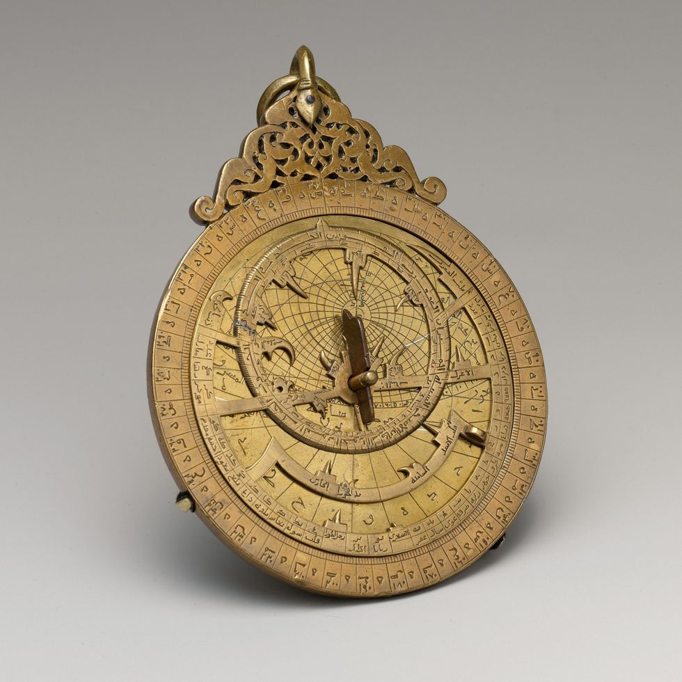 In de middeleeuwen gebruikten waarnemers astrolabia zoals deze om de positie van hemellichamen in kaart te brengen