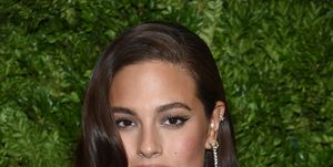 ashley graham attends the cfda  vogue fashion fund 2019 awards