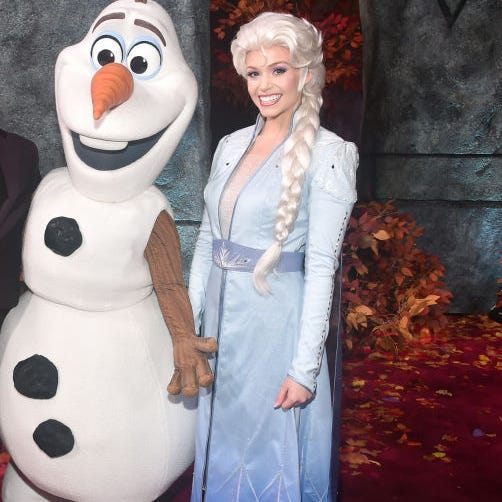 hollywood, california november 07 l r anna, actor josh gad, olaf, and elsa attend the world premiere of disneys frozen 2 at hollywoods dolby theatre on thursday, november 7, 2019 in hollywood, california photo by alberto e rodriguezgetty images for disney